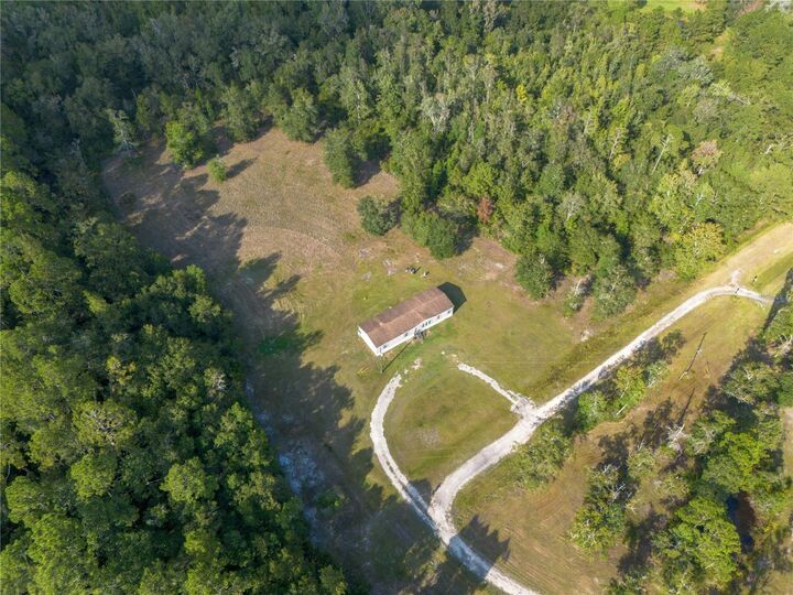 Property Photo: 7102 NE 100th Avenue FL 32609