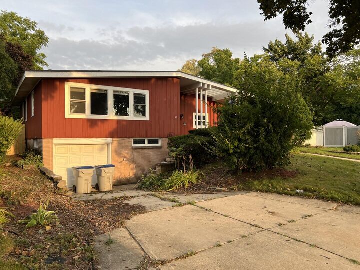 Property Photo:  10063 W Grantosa Dr  WI 53222 