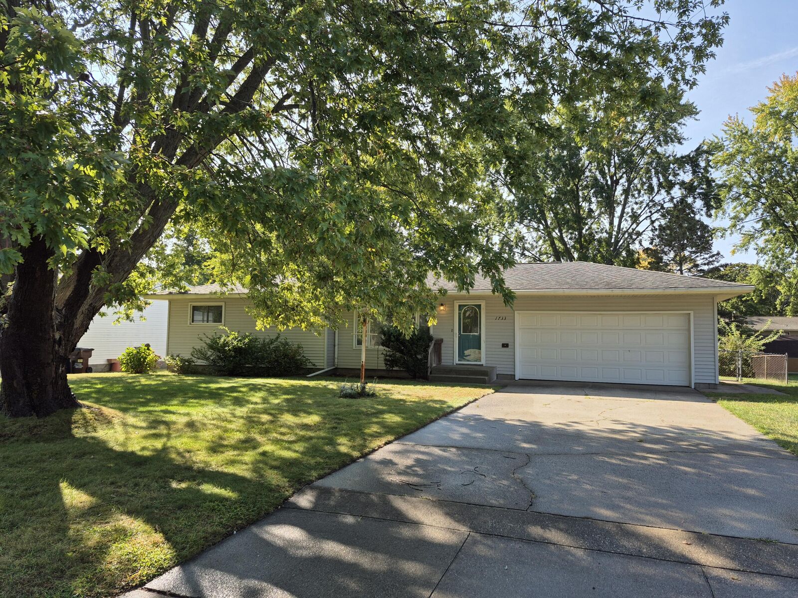 Property Photo:  1733 Woodside Road  MI 49441 