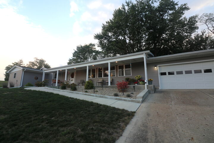 3371 Hilltop Court  Clinton IL 61727 photo