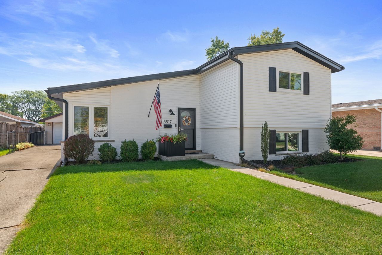 Property Photo: 8517 W Madison Drive IL 60714