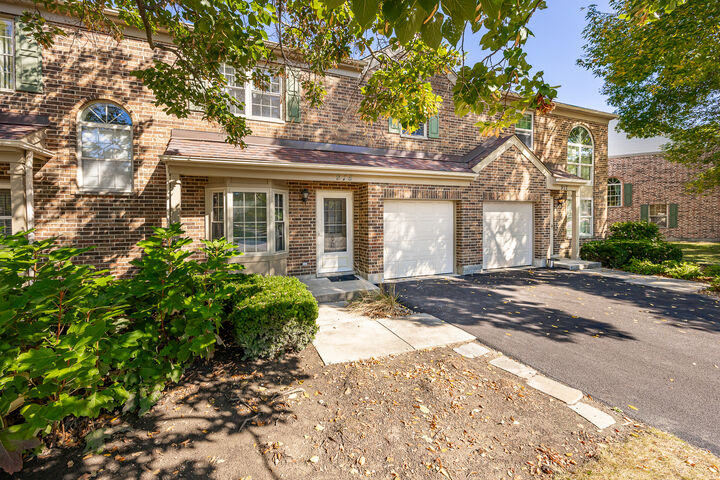 Property Photo:  915 Carlisle Avenue  IL 60559