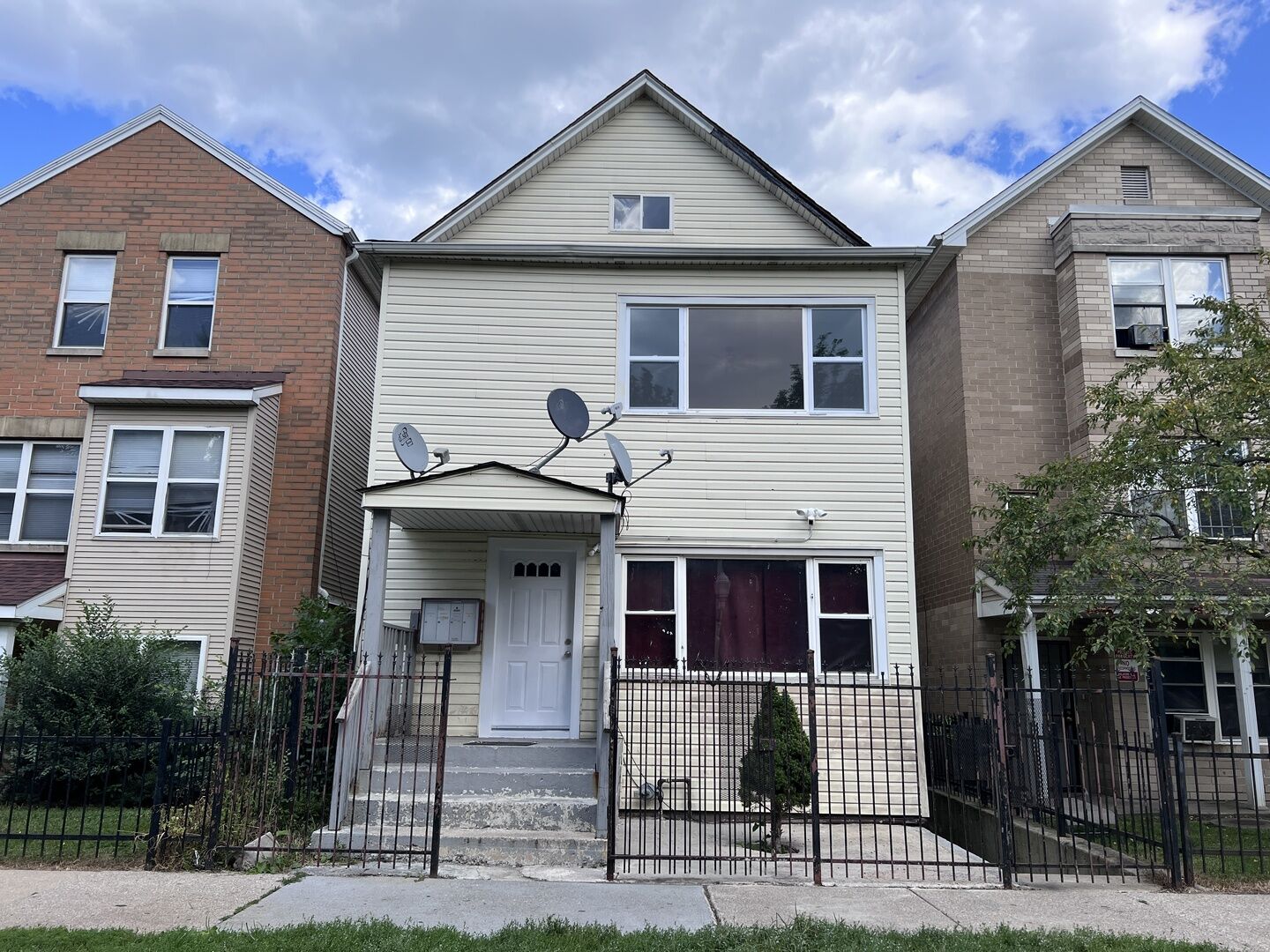 Property Photo:  8919 S Muskegon Avenue 2F  IL 60617 