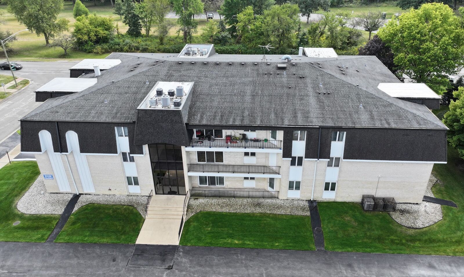 Property Photo:  18560 Escanaba Avenue 211  IL 60438 
