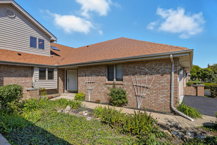 Property Photo:  18434 Lakeview Circle  IL 60477 