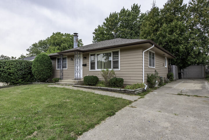 Property Photo:  2712 W Grove Avenue W  IL 60085 
