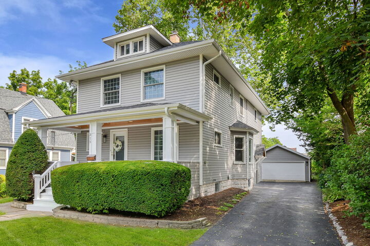 315 W Oak Avenue  Wheaton IL 60187 photo