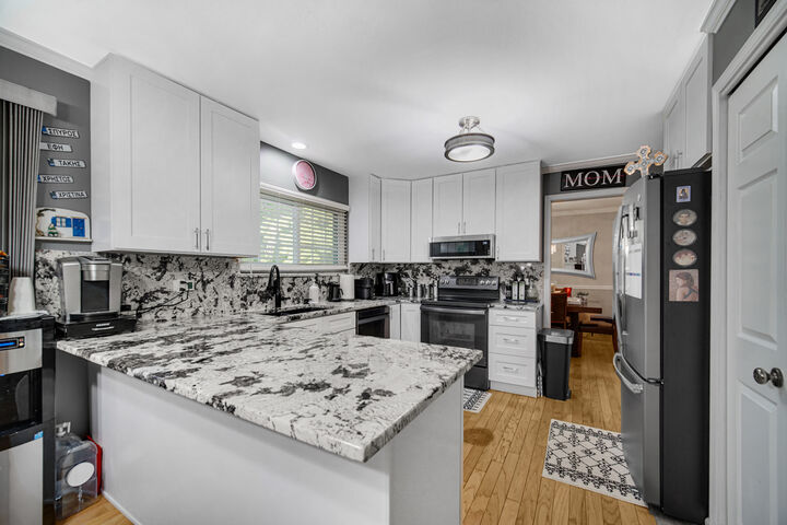Property Photo: 772 Red Oak Drive IL 60103