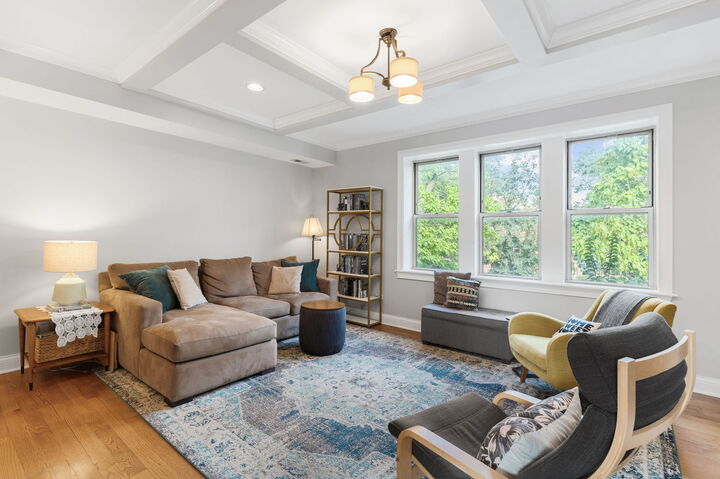 Property Photo:  6712 N Glenwood Avenue 2  IL 60626 