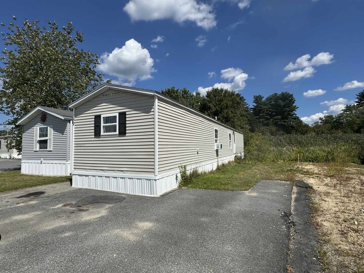 Property Photo:  89 End Street  NH 03079 