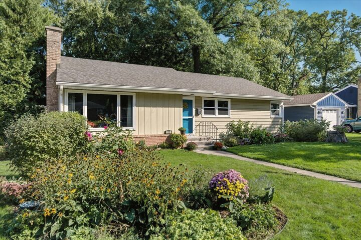 Property Photo:  3916 Hampshire Avenue N  MN 55427 