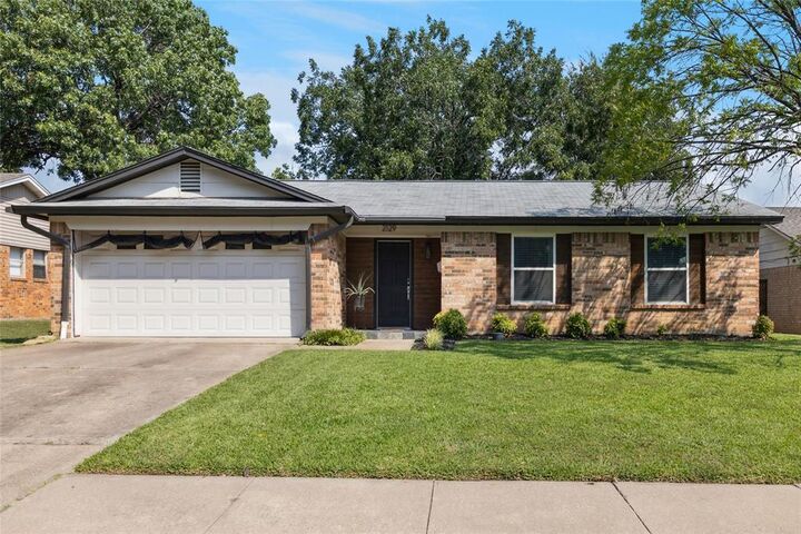 Property Photo:  2129 Versailles Drive  TX 75007 