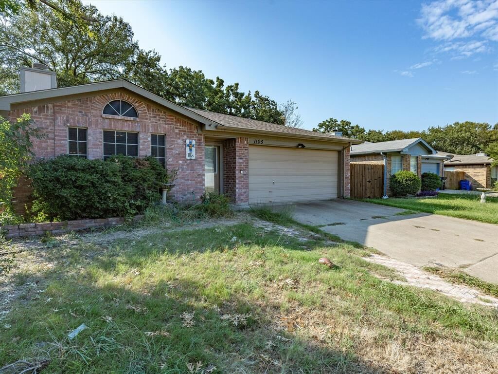 Property Photo: 1105 Stone Creek Drive TX 76063