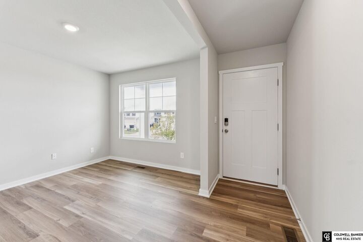 Property Photo:  5406 N 186 Street  NE 68022 