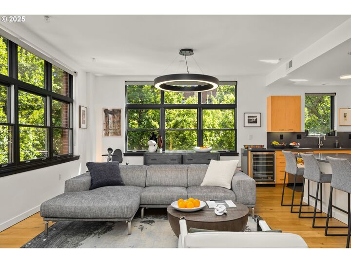 Property Photo: 820 NW 12th Ave 224 OR 97209
