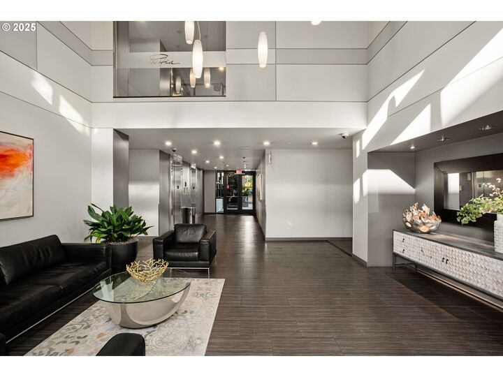Property Photo:  1830 NW Riverscape St 610  OR 97209 