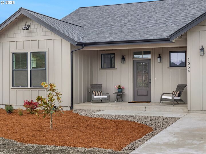 Property Photo:  1054 Picture Pl  OR 97138