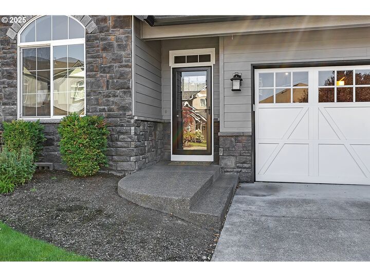 Property Photo: 14300 NW 25th Ct WA 98685