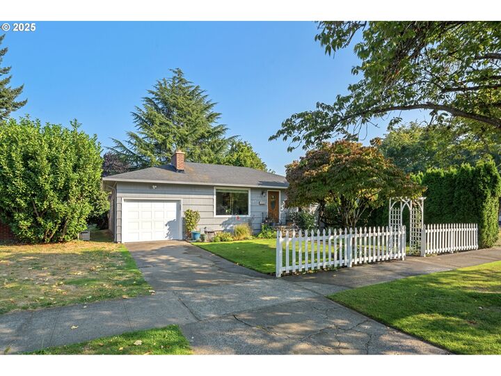 Property Photo:  1210 9th Ave  WA 98632 