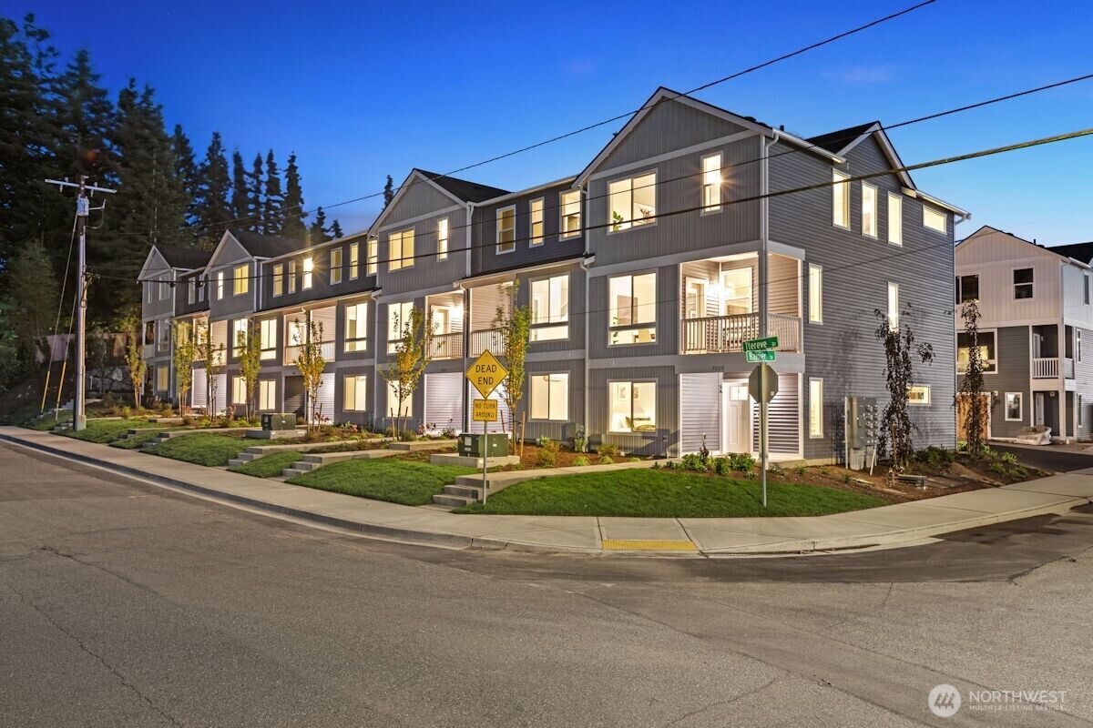 Property Photo:  7025  Rainier Drive A  WA 98203 