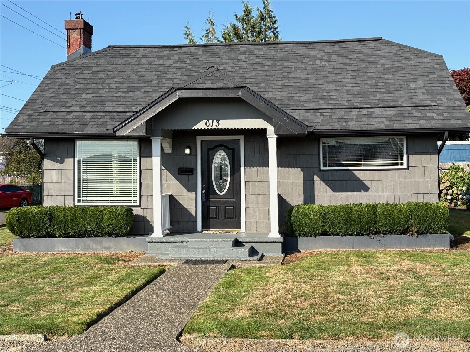Property Photo:  613 N Jeffries Street  WA 98520 