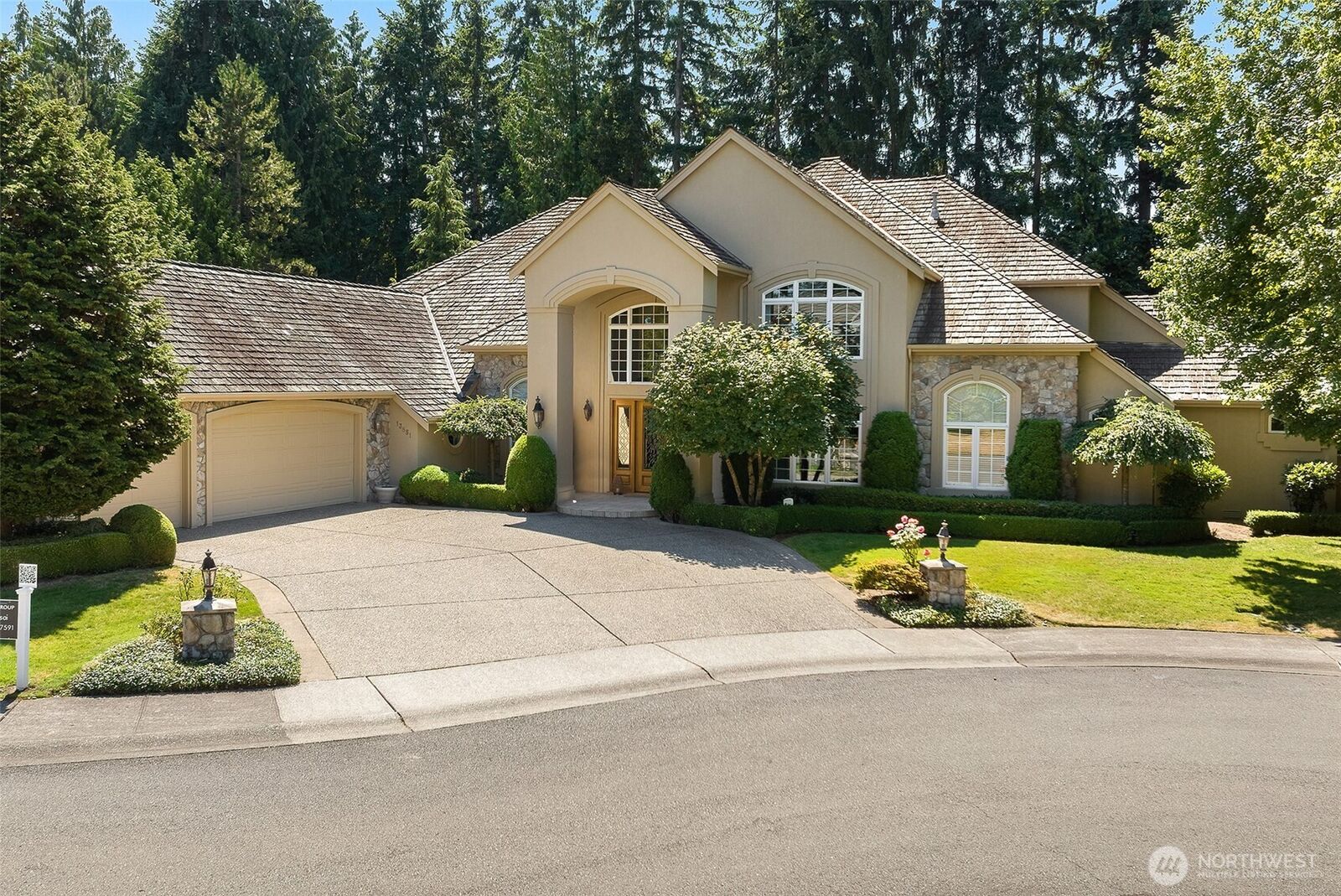 Property Photo:  13851 NE 1st Place  WA 98005 