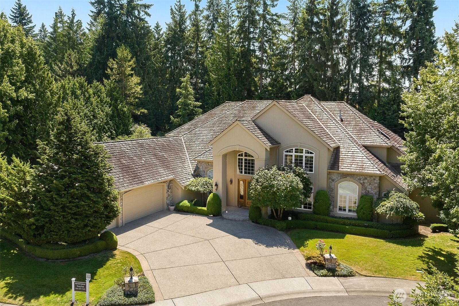 Property Photo:  13851 NE 1st Place  WA 98005
