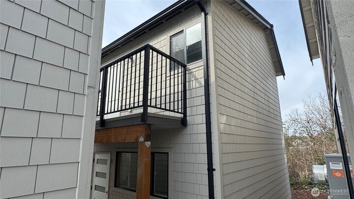 476 SE Barrington Dr E  Oak Harbor WA 98277 photo