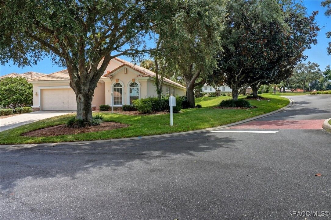 Property Photo: 22 W Doerr Path FL 34442