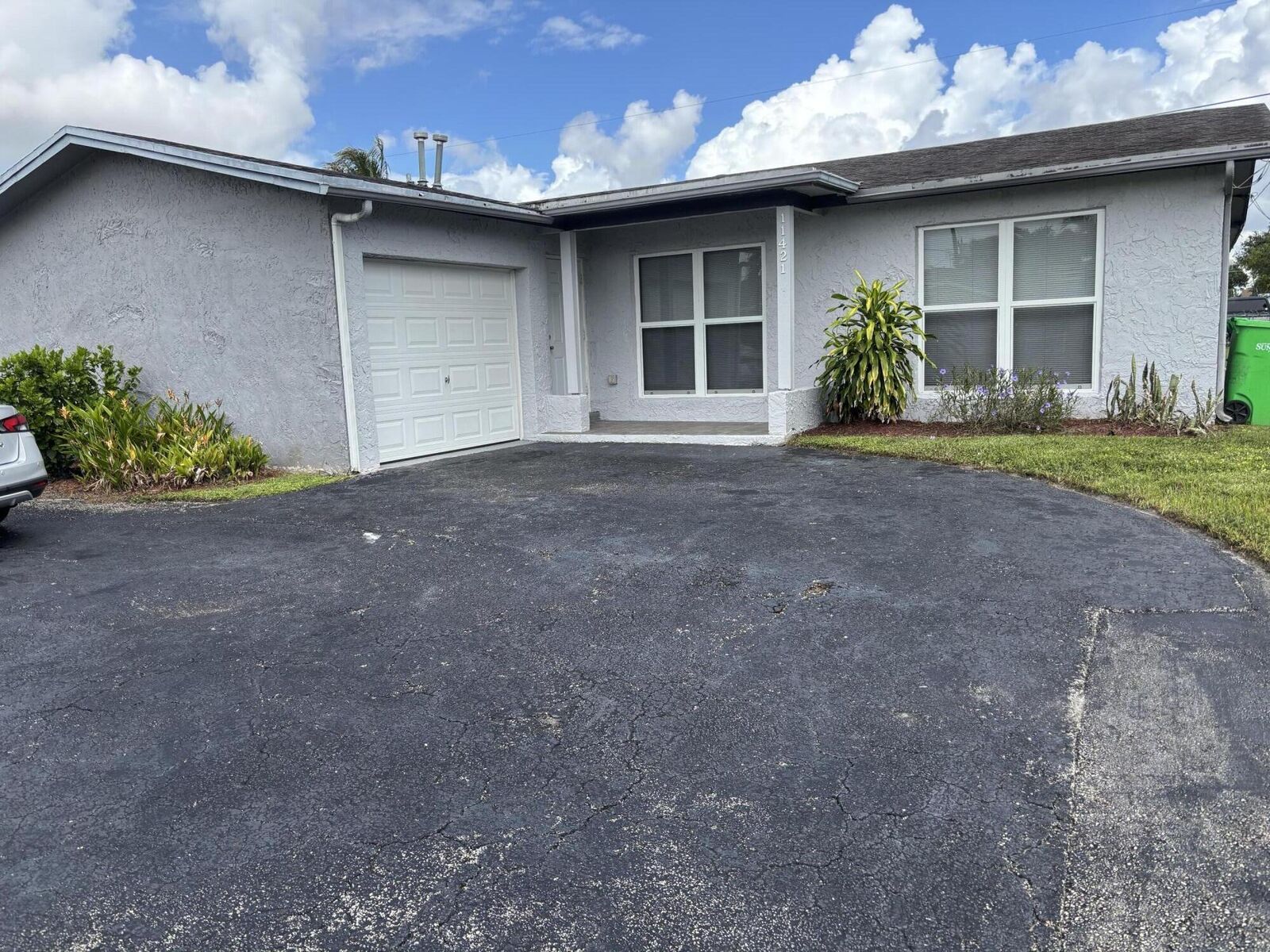 Property Photo: 11421 NW 39th Place FL 33323