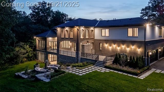 Property Photo: 559 Barrington Park Drive MI 48304