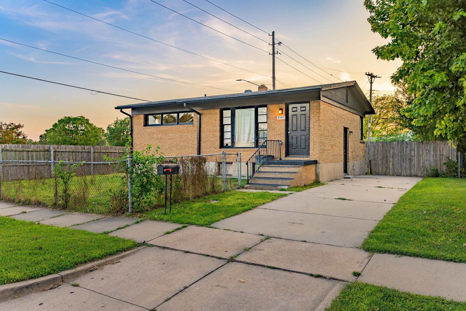 Property Photo:  2337 S Glenn Ave  KS 67213 