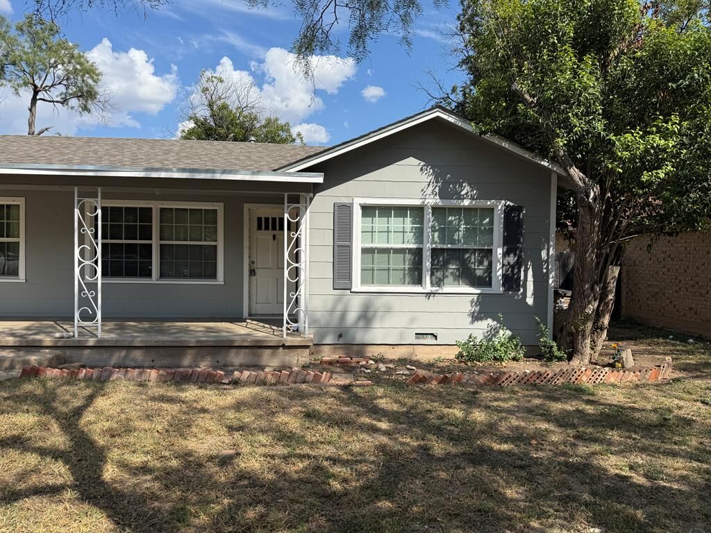 Property Photo: 1012 Austin St TX 76903