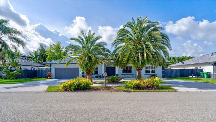 Property Photo:  15750 SW 45th St  FL 33185 
