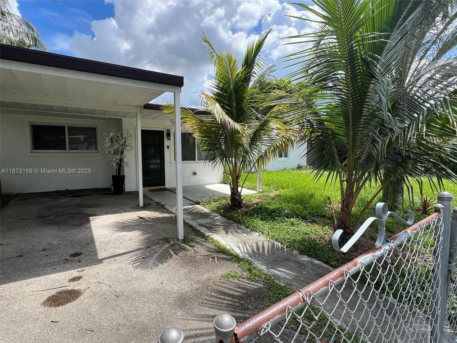 Property Photo:  14721 Pierce St  FL 33176 
