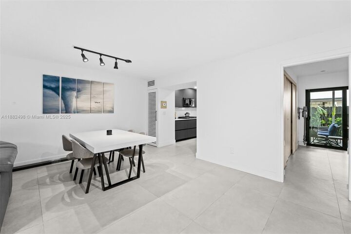 Property Photo: 11073 SW 70th Ln FL 33173