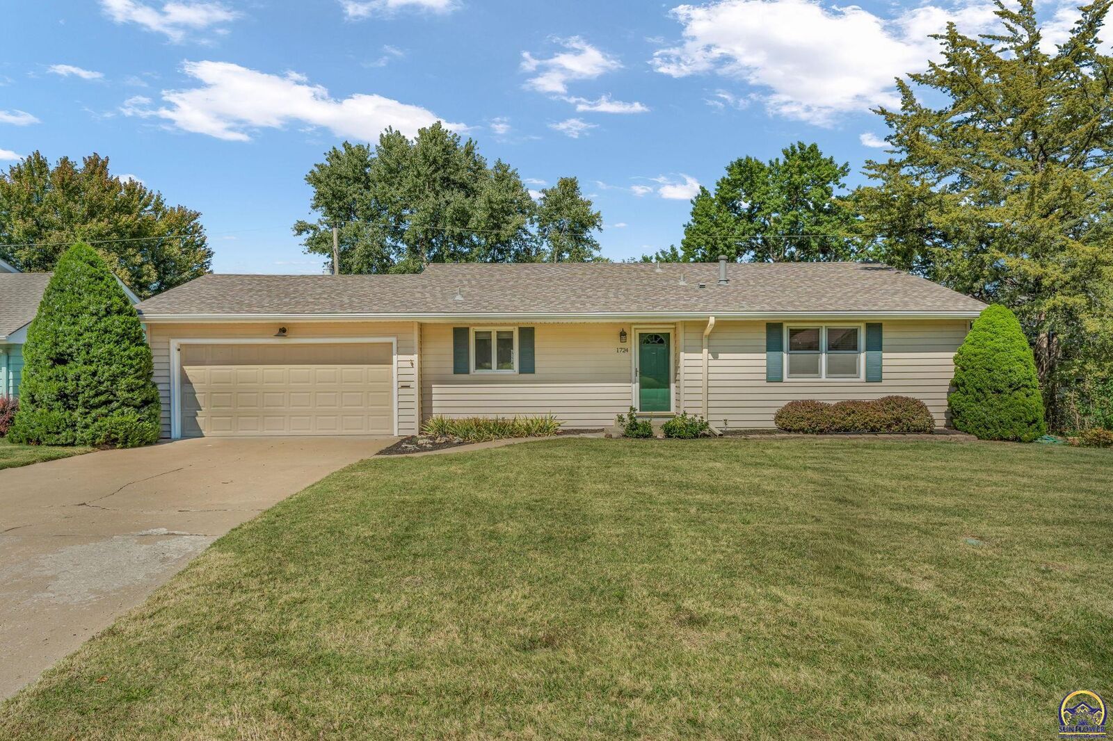 Property Photo:  1724 SW 27th St  KS 66611 