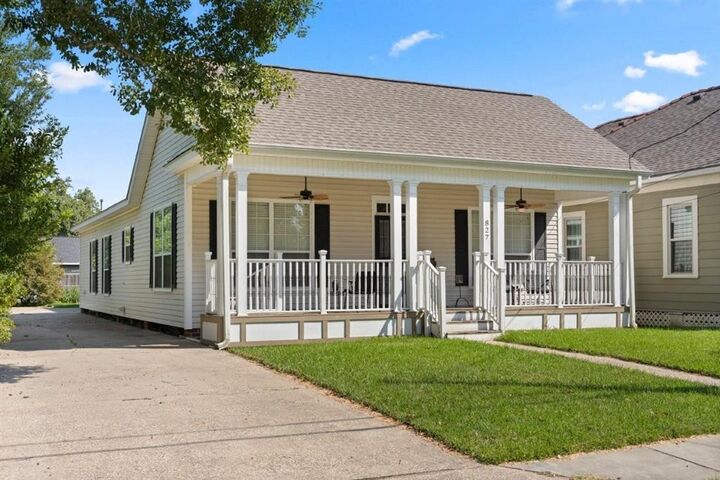 Property Photo:  827 Clarence Street  LA 70601 