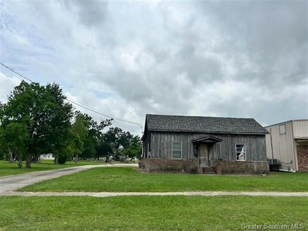 Property Photo: 335 W College Street W LA 70605
