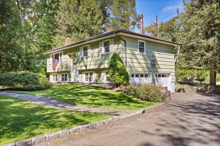Property Photo:  12 Upper Parish Drive  CT 06883 
