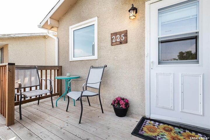 Property Photo: 225 Cartier Crescent SK S7L 4M1
