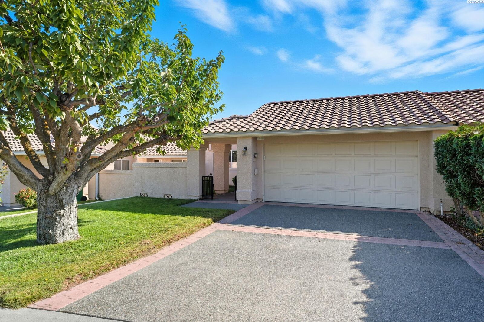 Property Photo: 1302 Montana St WA 99336