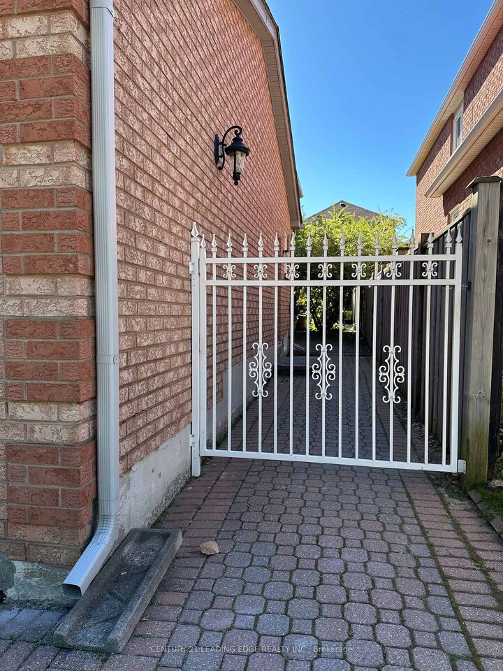 Property Photo:  107 Golden Avenue Bsmt  ON L3S 3V9 
