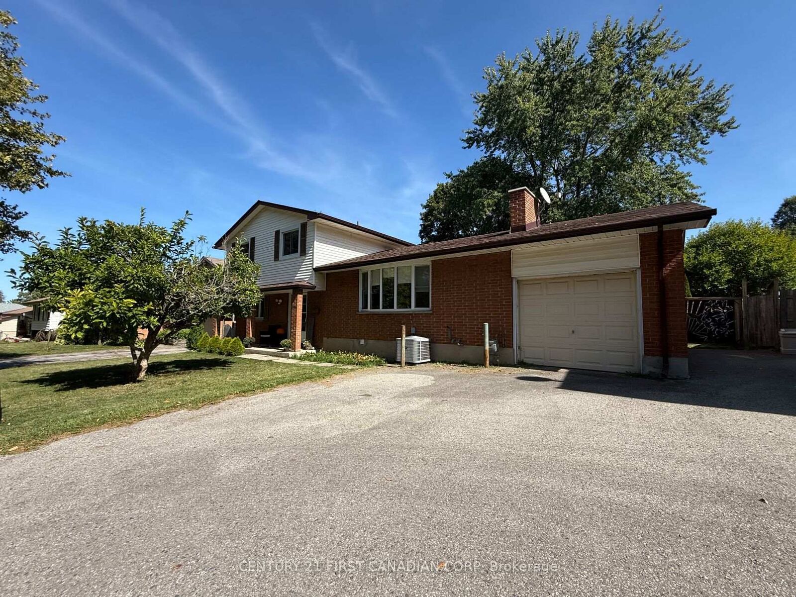 Property Photo:  628 Viscount Road  ON N6J 2Y2 