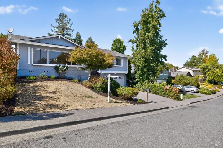 Property Photo:  719 Vanessa Way  CA 94952 