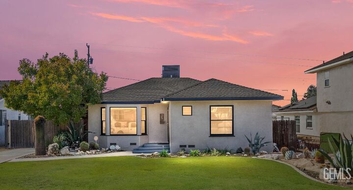 Property Photo:  25 Jeffrey Street  CA 93305 