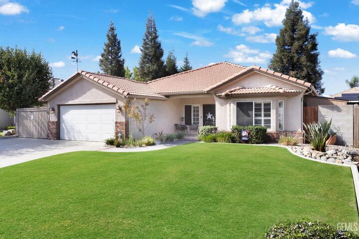 Property Photo:  9912 Mona Lisa Lane  CA 93312 