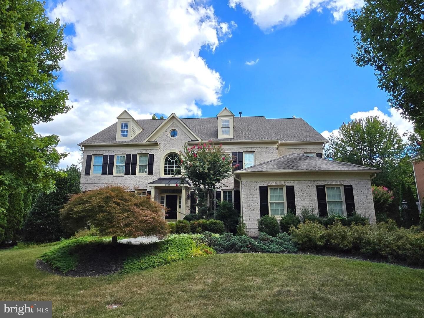 Property Photo: 8318 Roxborough Loop VA 20155
