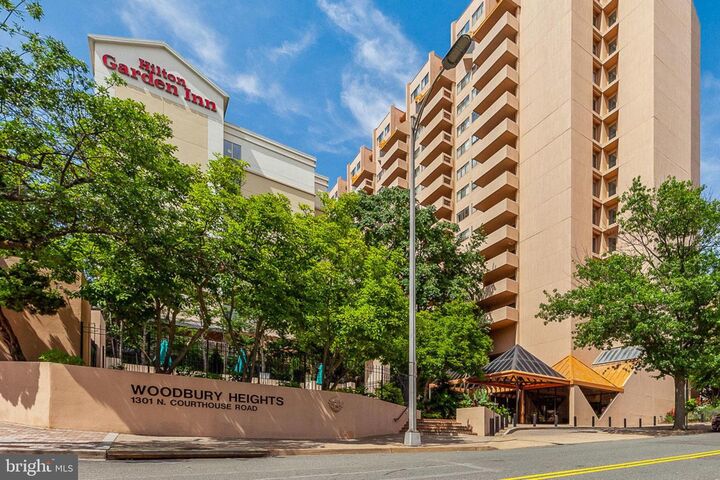 1301 N Courthouse Road 611  Arlington VA 22201 photo