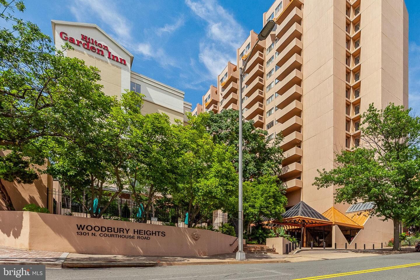 Property Photo: 1301 N Courthouse Road 611 VA 22201